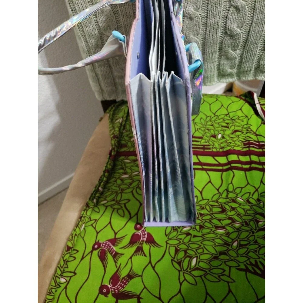 Frozen Standing Folder Accordion